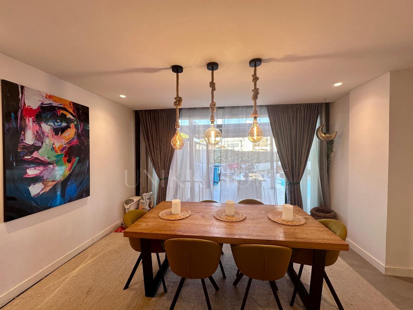 MODERNO APARTAMENTO BAJO - TOTALMENTE REFORMADO Y CON PISCINA PRIVADA.