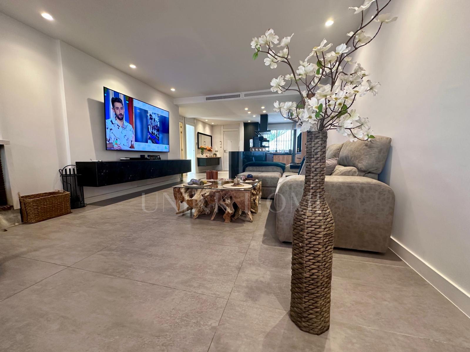 MODERNO APARTAMENTO BAJO - TOTALMENTE REFORMADO Y CON PISCINA PRIVADA.