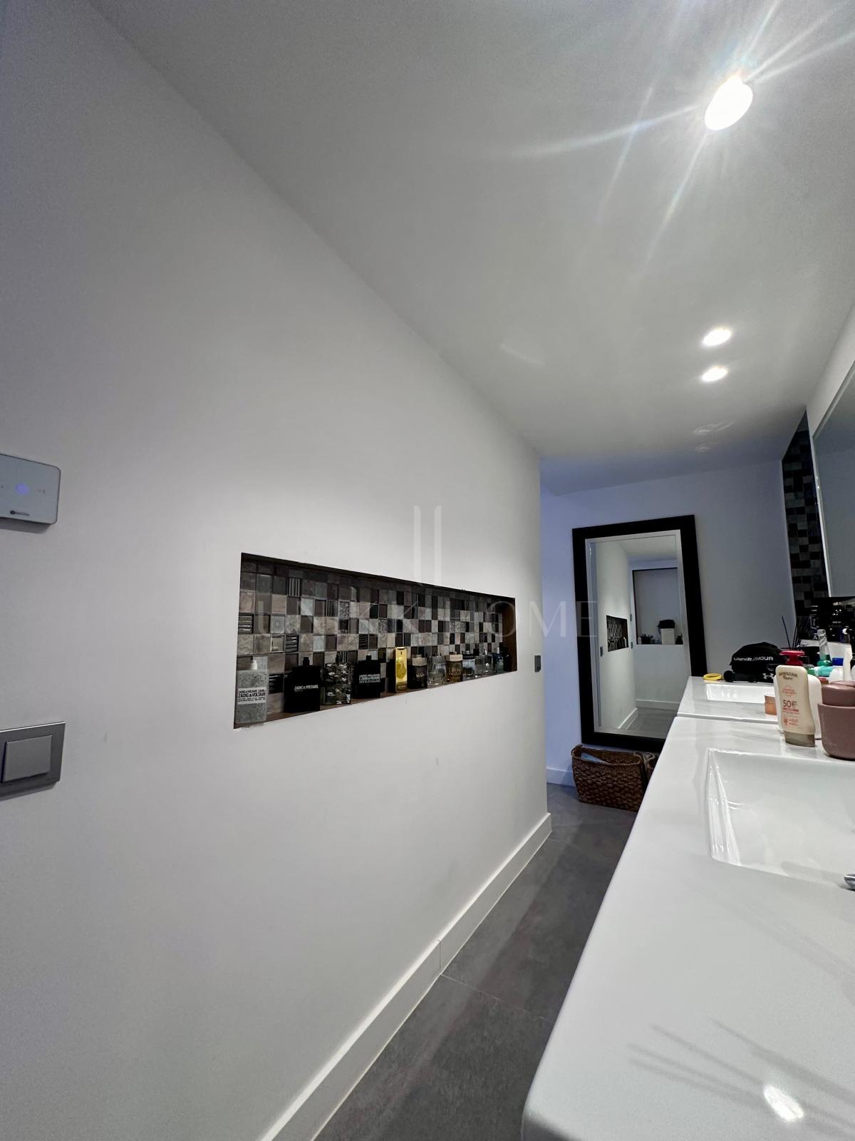 MODERNO APARTAMENTO BAJO - TOTALMENTE REFORMADO Y CON PISCINA PRIVADA.