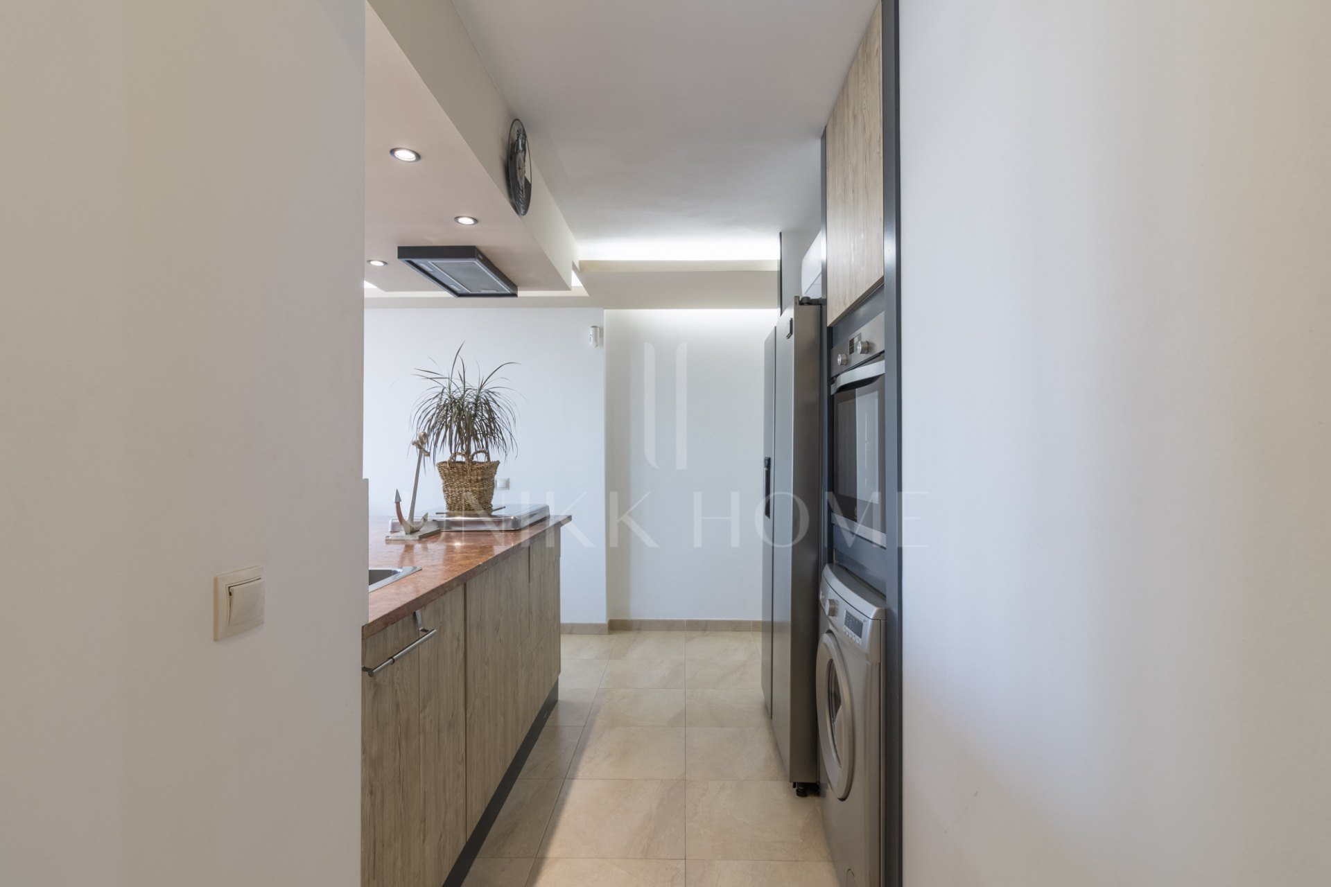 Maravilloso piso en venta, con excelente ubicación, vistas al mar, rodeado de servicios y a pocos minutos andando a la playa.