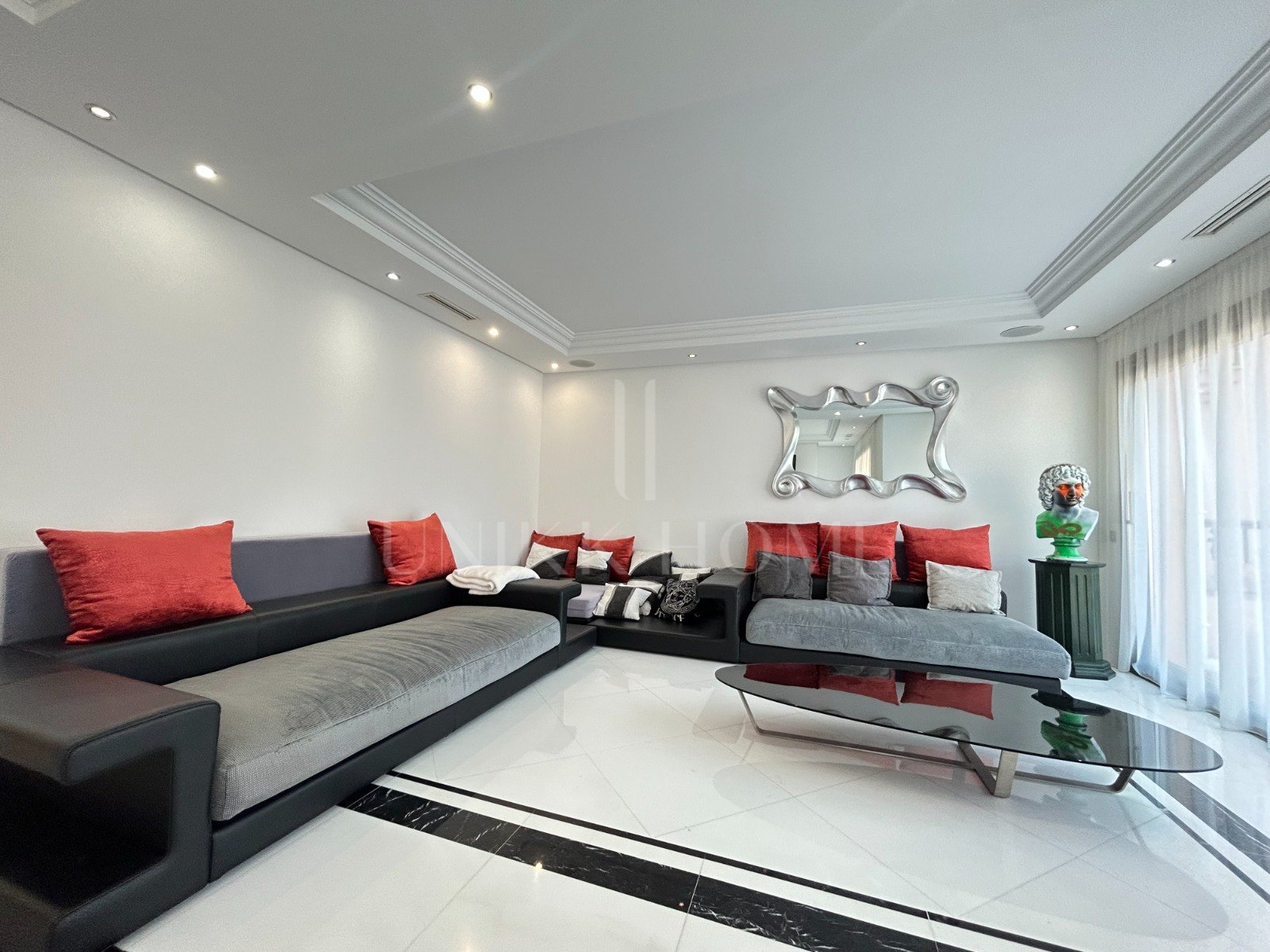 WONDERFUL 3-BEDROOM FRONTLINE BEACH APARTMENT IN A LUXURY GATED COMPLEX IN PUERTO BANUS, MARBELLA