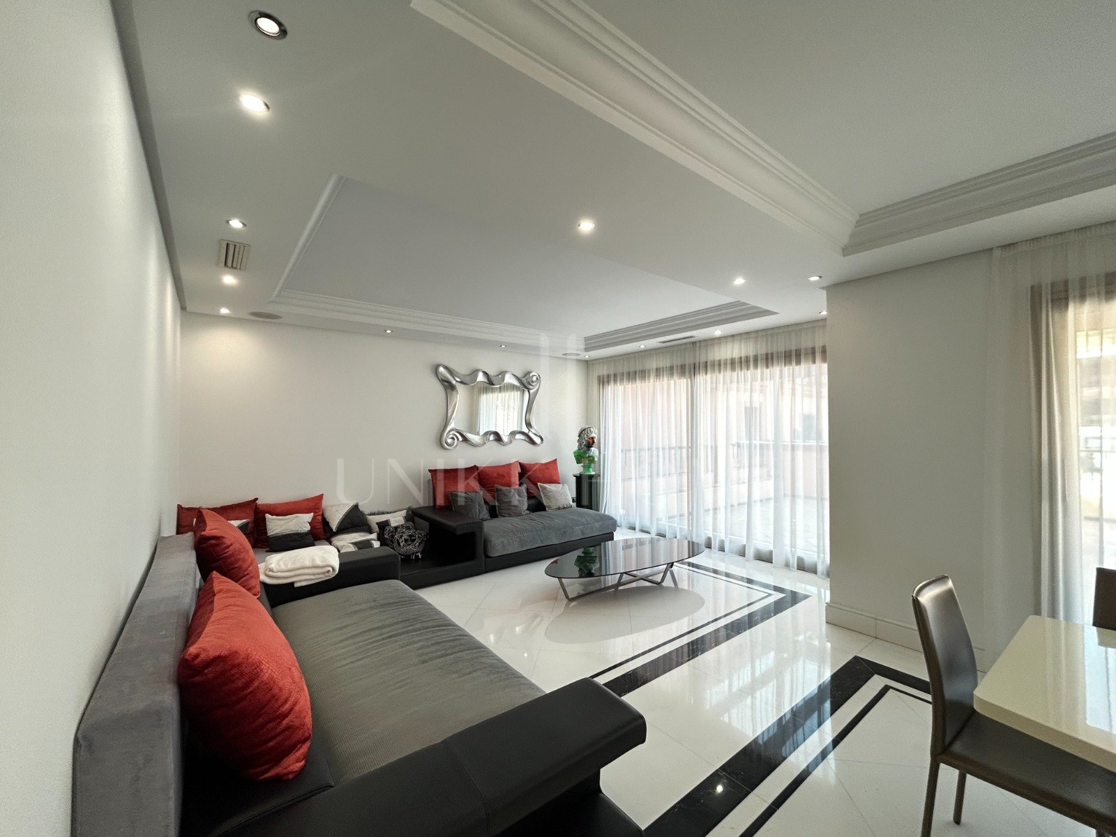 WONDERFUL 3-BEDROOM FRONTLINE BEACH APARTMENT IN A LUXURY GATED COMPLEX IN PUERTO BANUS, MARBELLA