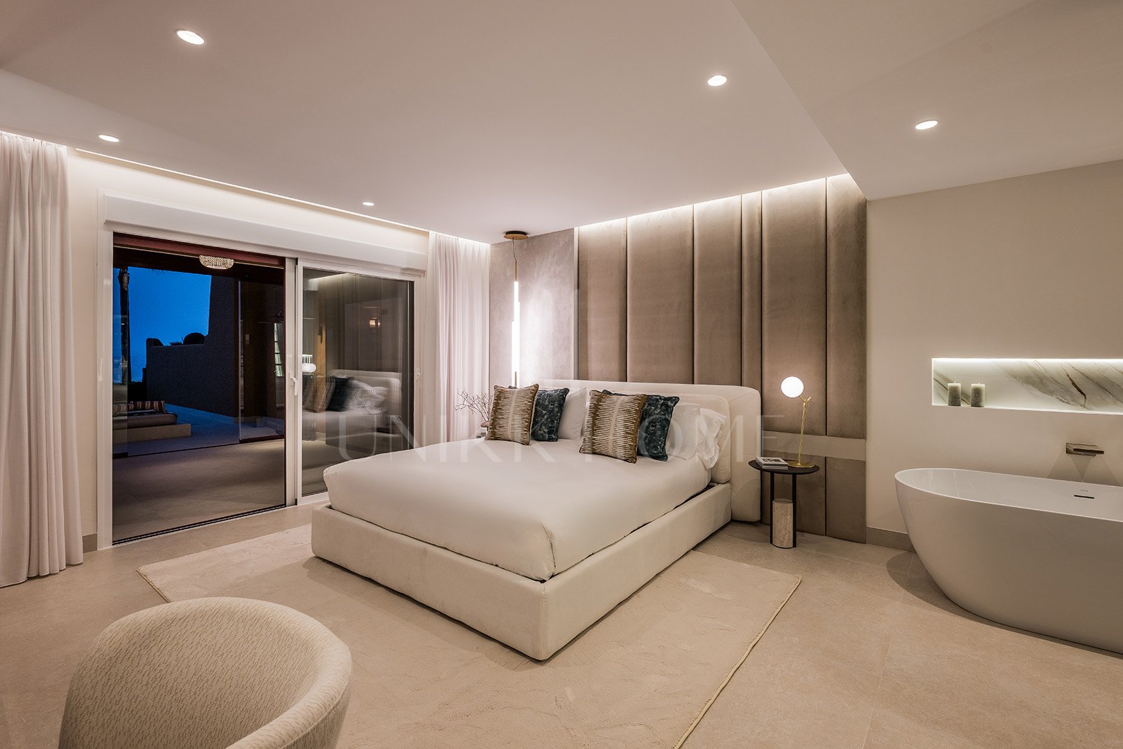 Apartamento de lujo con aceso directo al mar.