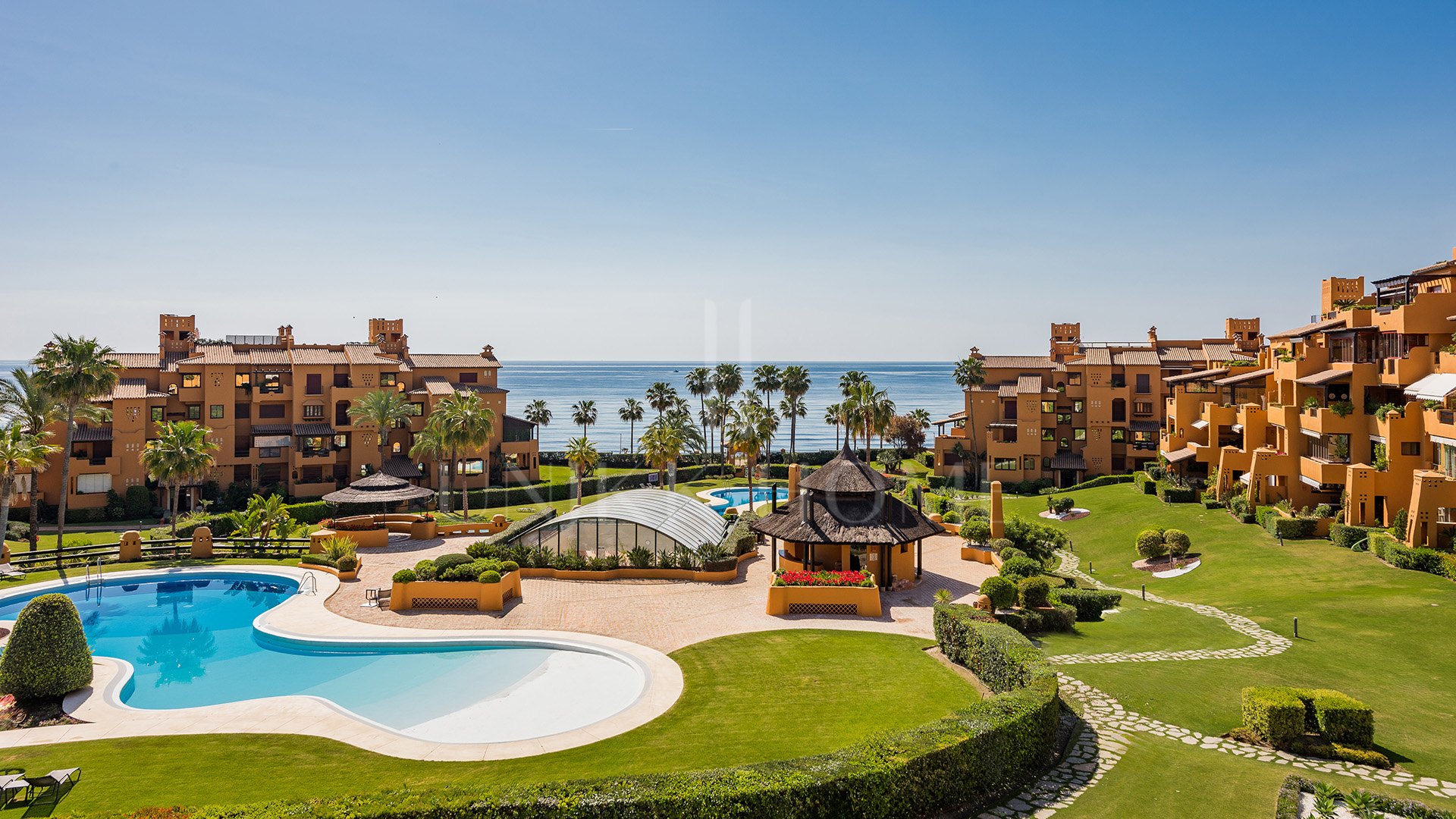 Apartamento de lujo con aceso directo al mar.