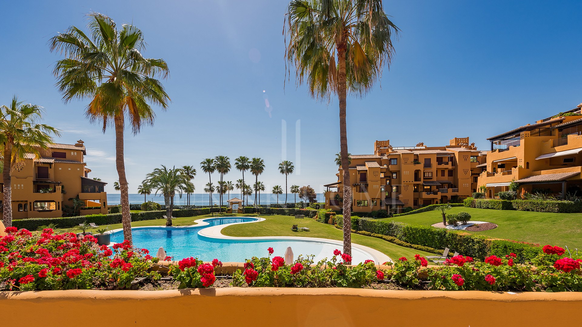 Apartamento de lujo con aceso directo al mar.