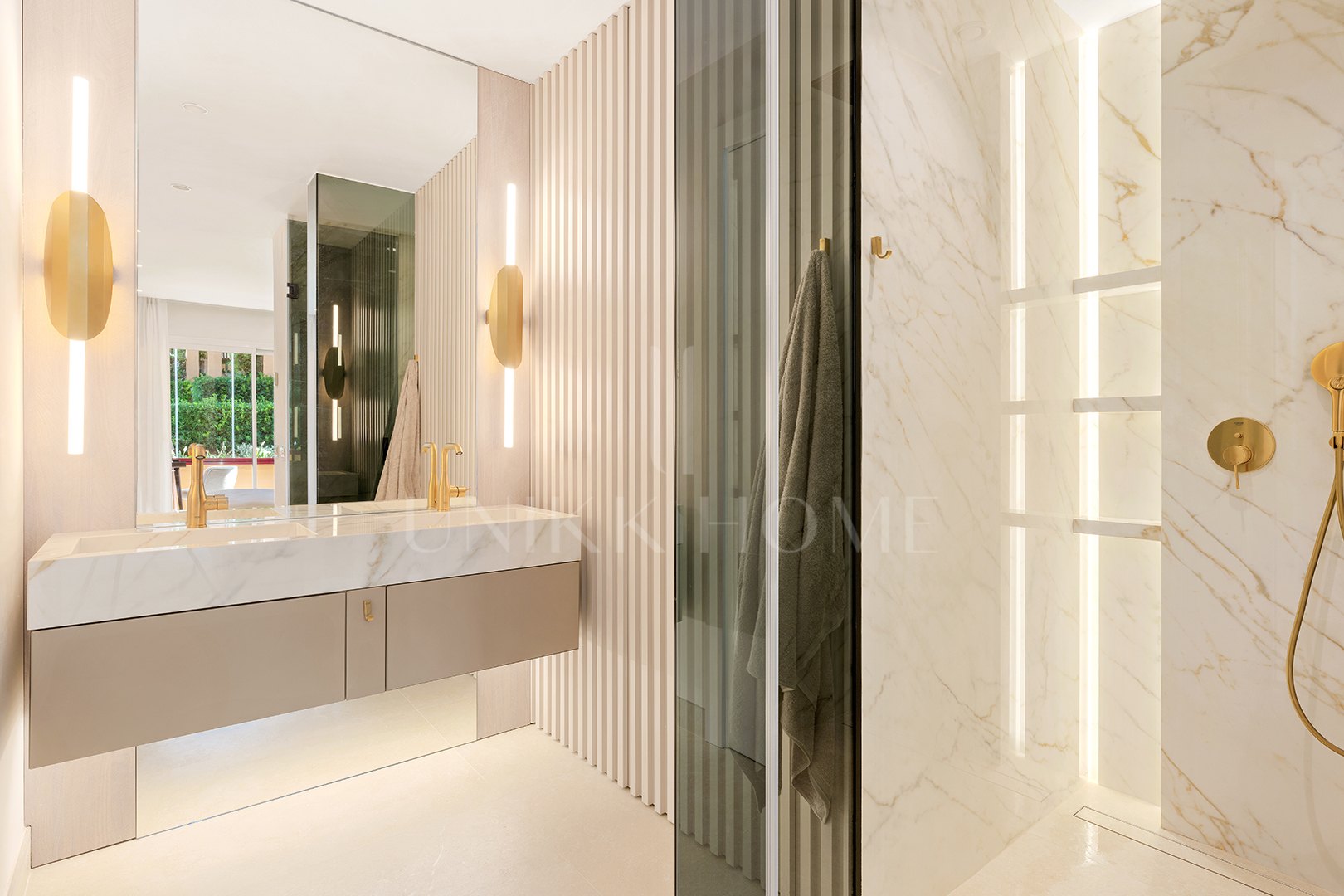 Apartamento de lujo con aceso directo al mar.