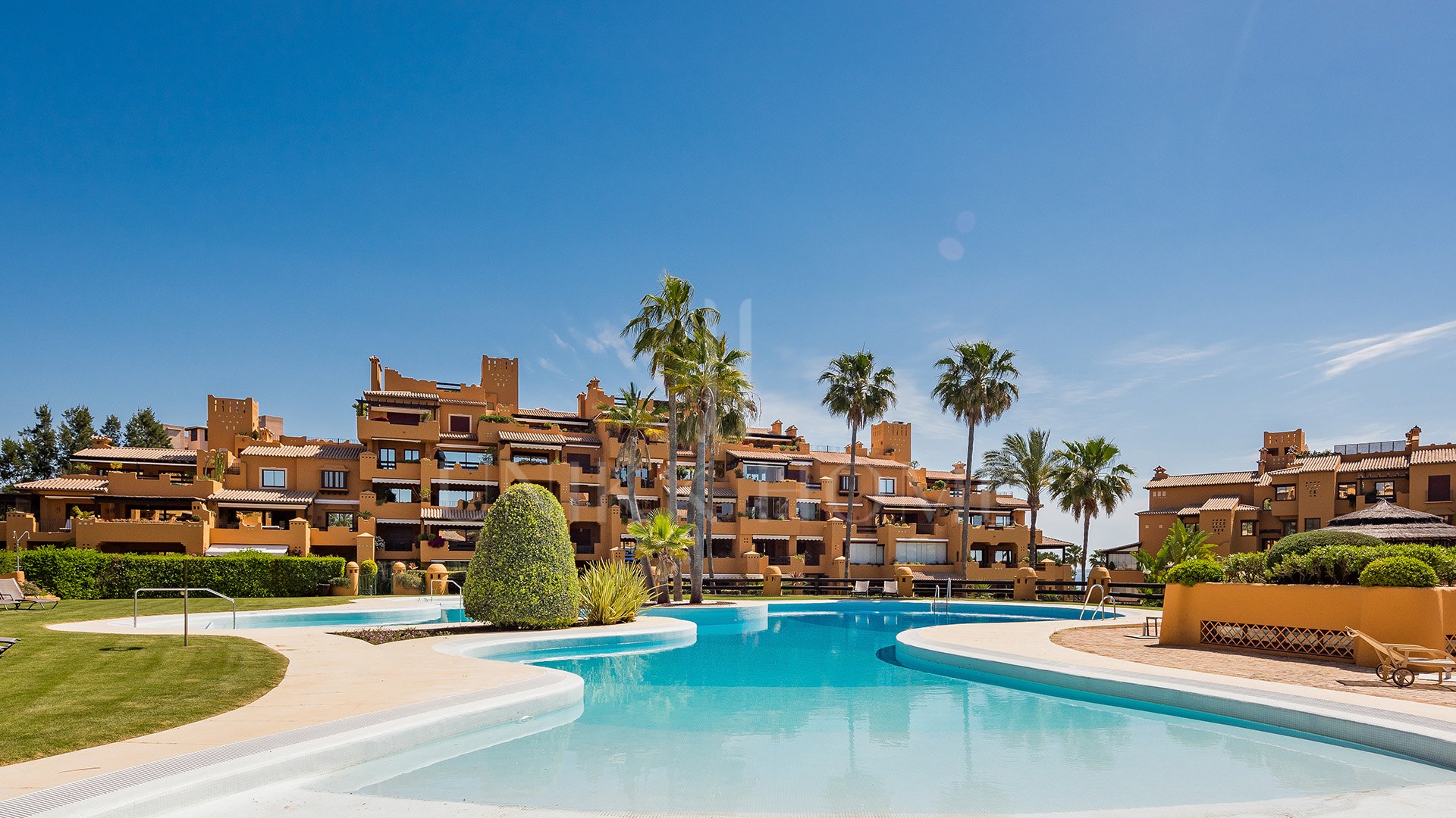 Apartamento de lujo con aceso directo al mar.