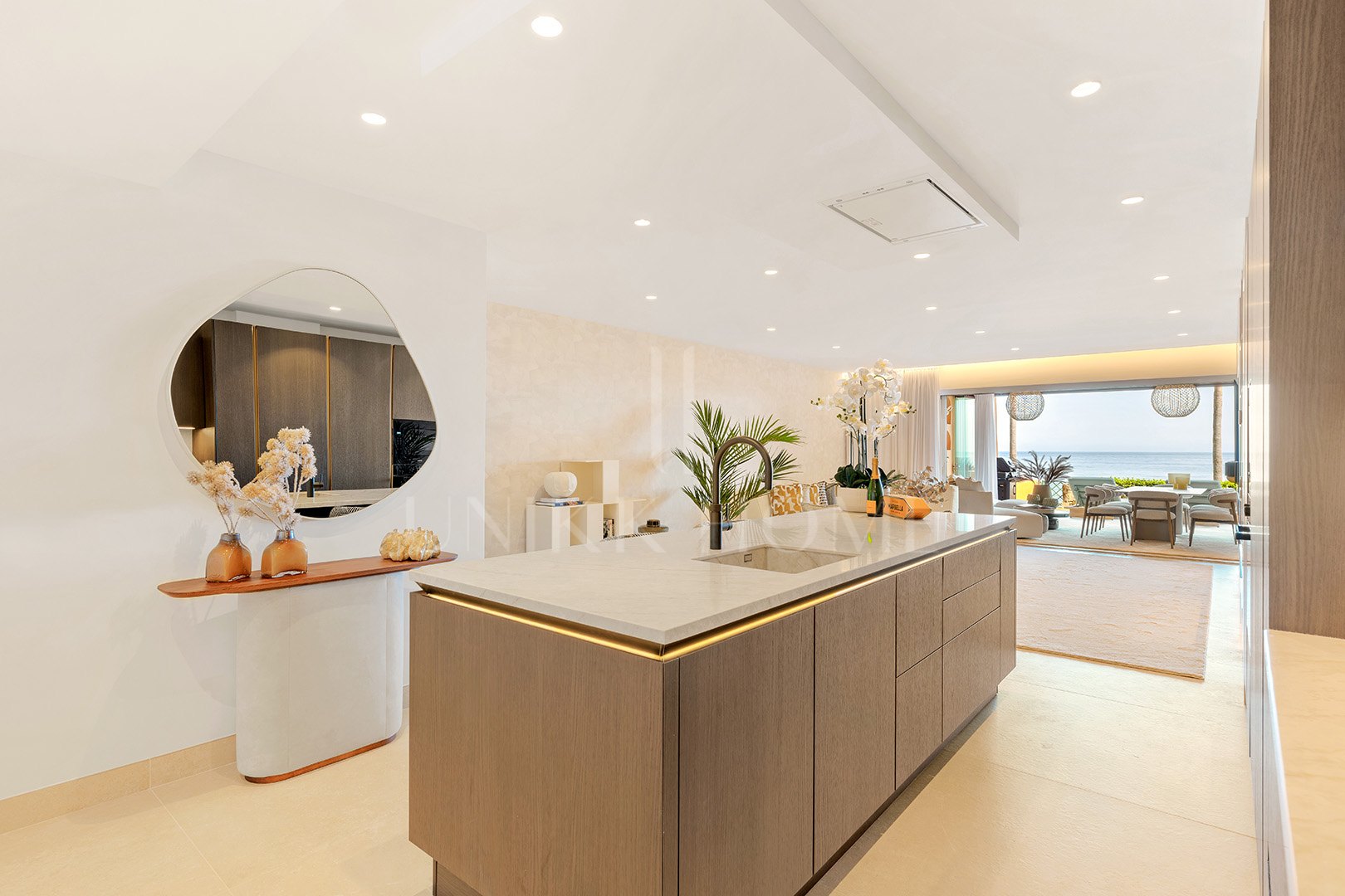 Apartamento de lujo con aceso directo al mar.