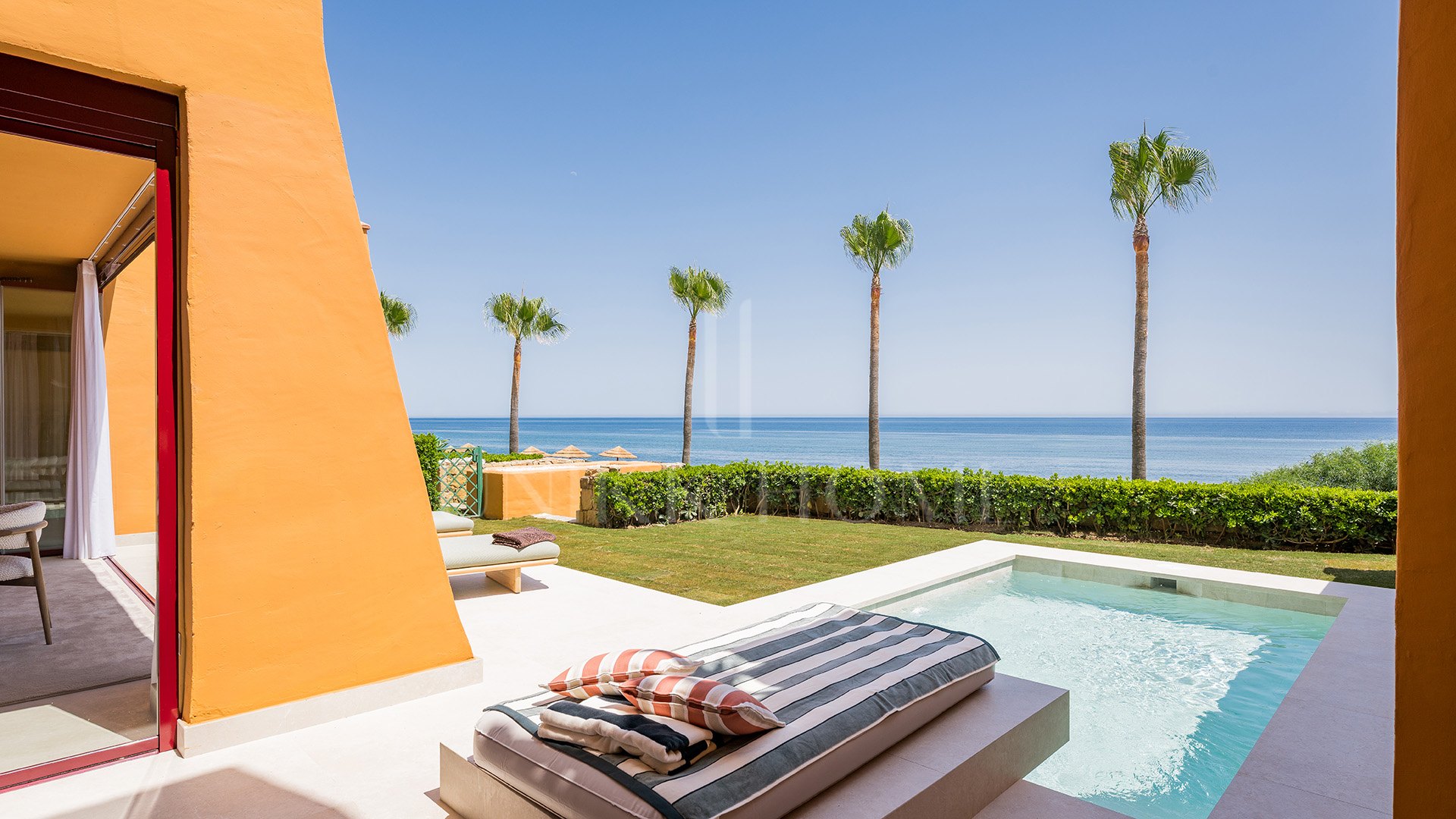 Apartamento de lujo con aceso directo al mar.