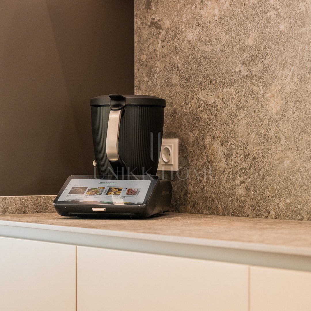 Ático completamente renovado cuenta con vistas despejadas al mar