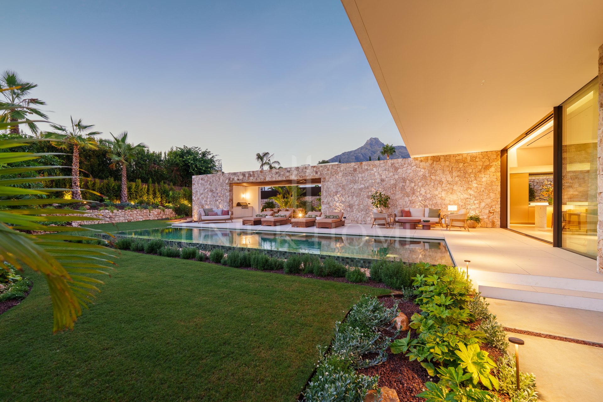 Villa en venta en Las Lomas del Marbella Club, Marbella Milla de Oro