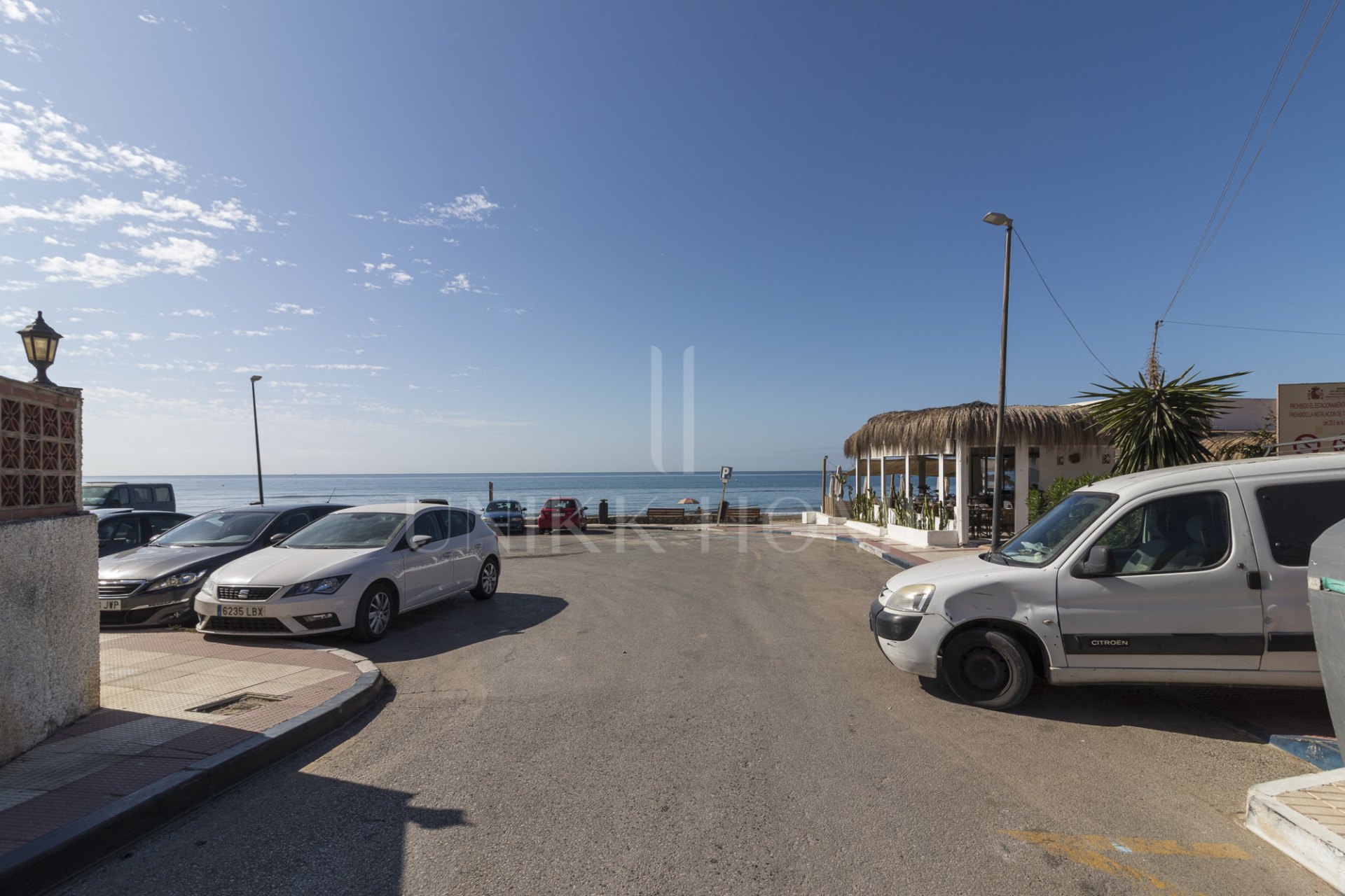 Exclusiva villa en venta en Marbella Este – Urbanización Costabella, segunda línea de playa