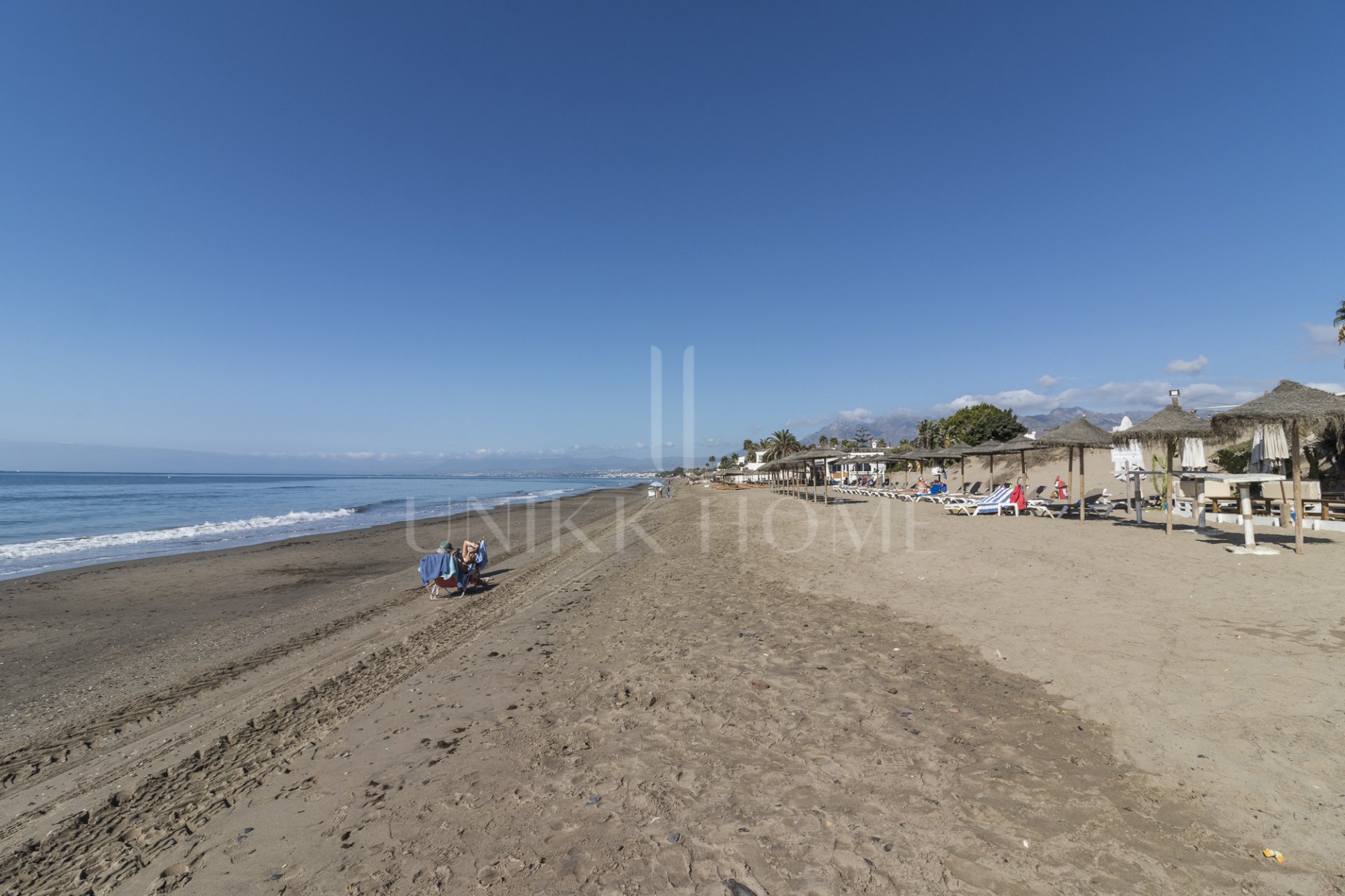 Exclusiva villa en venta en Marbella Este – Urbanización Costabella, segunda línea de playa