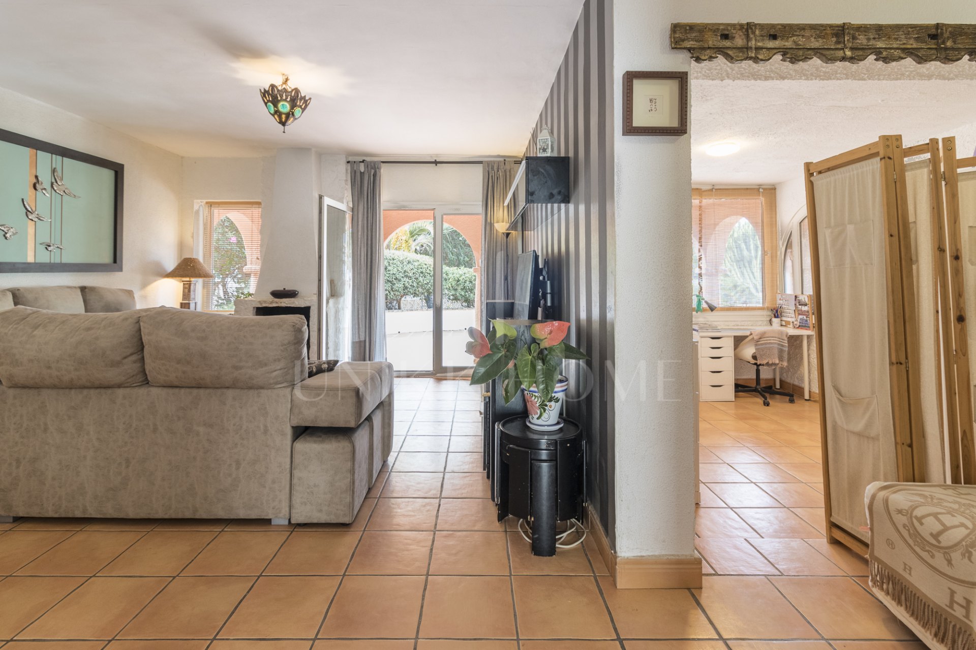 Exclusiva villa en venta en Marbella Este – Urbanización Costabella, segunda línea de playa