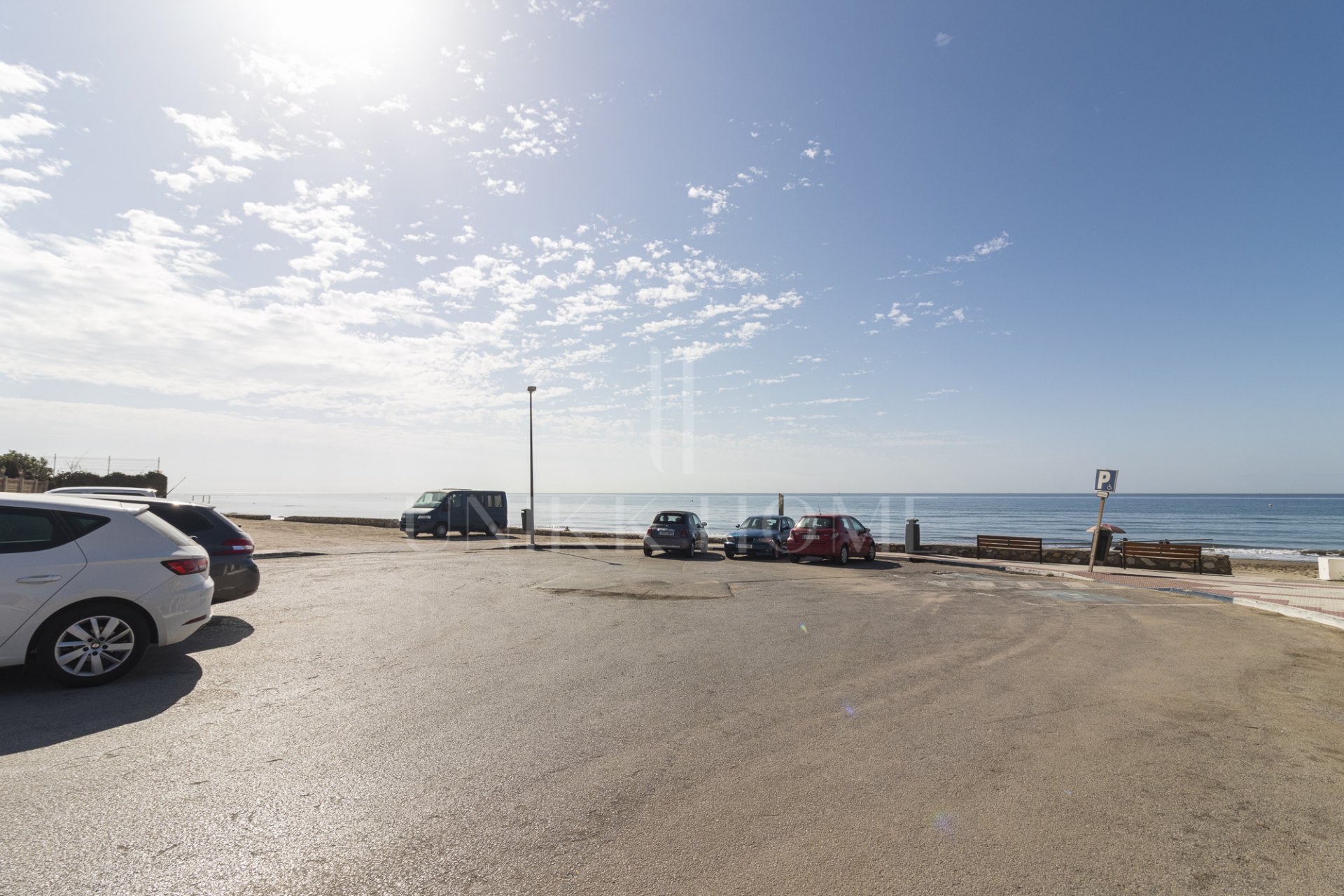 Exclusiva villa en venta en Marbella Este – Urbanización Costabella, segunda línea de playa