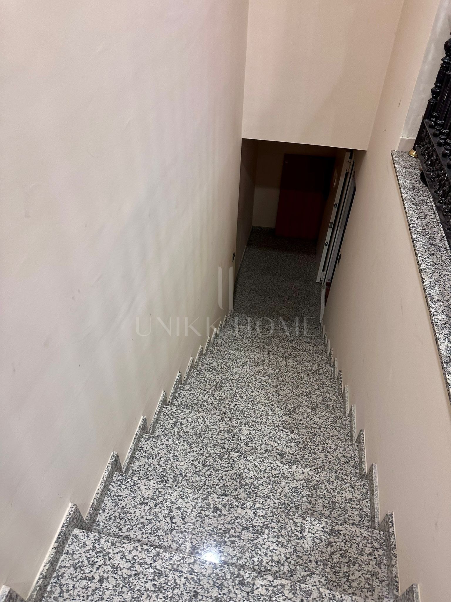 Magnificent premises located in the heart of Cabopino-Artola's commercial center (Marbella East).