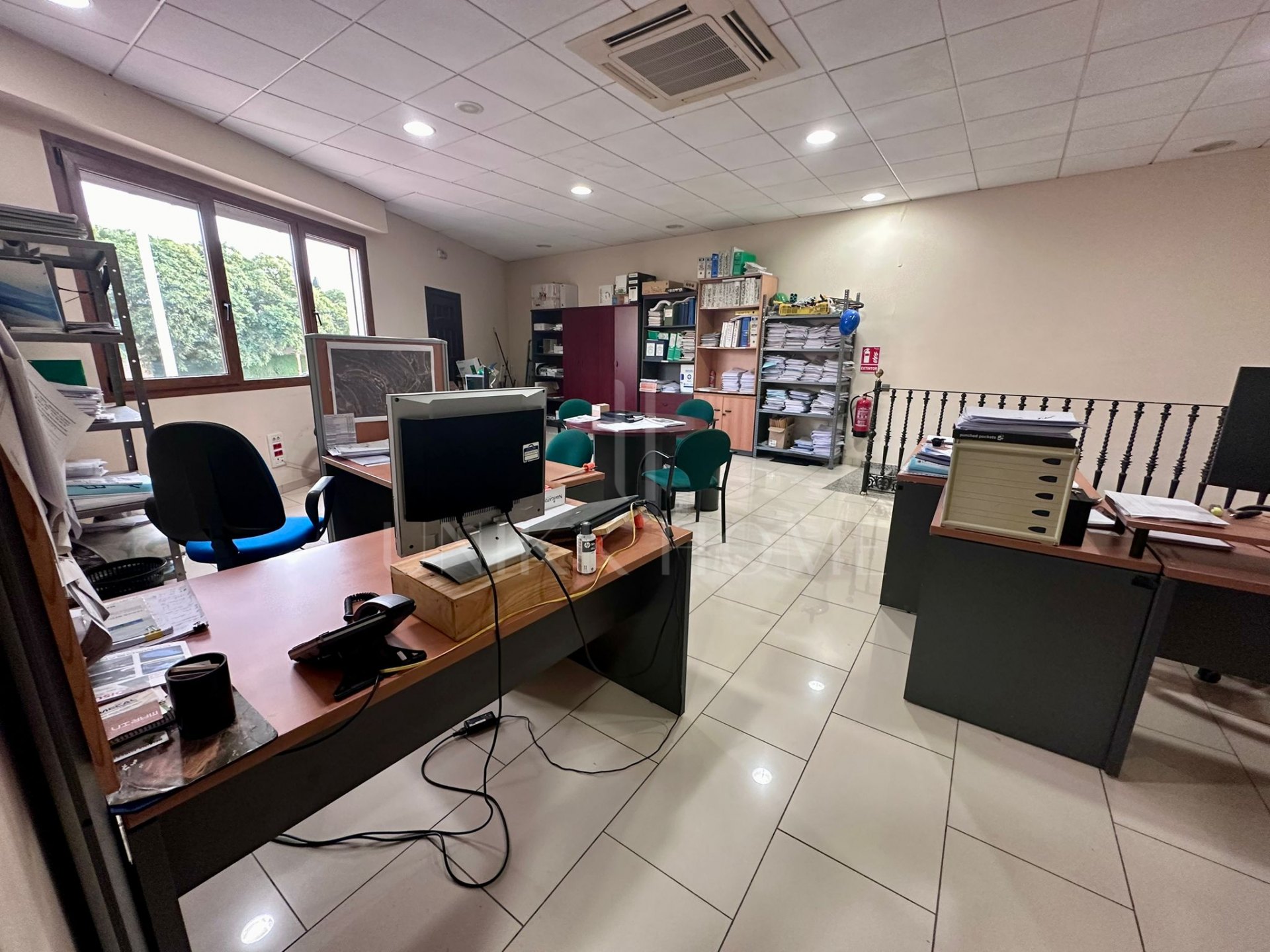 Magnificent premises located in the heart of Cabopino-Artola's commercial center (Marbella East).