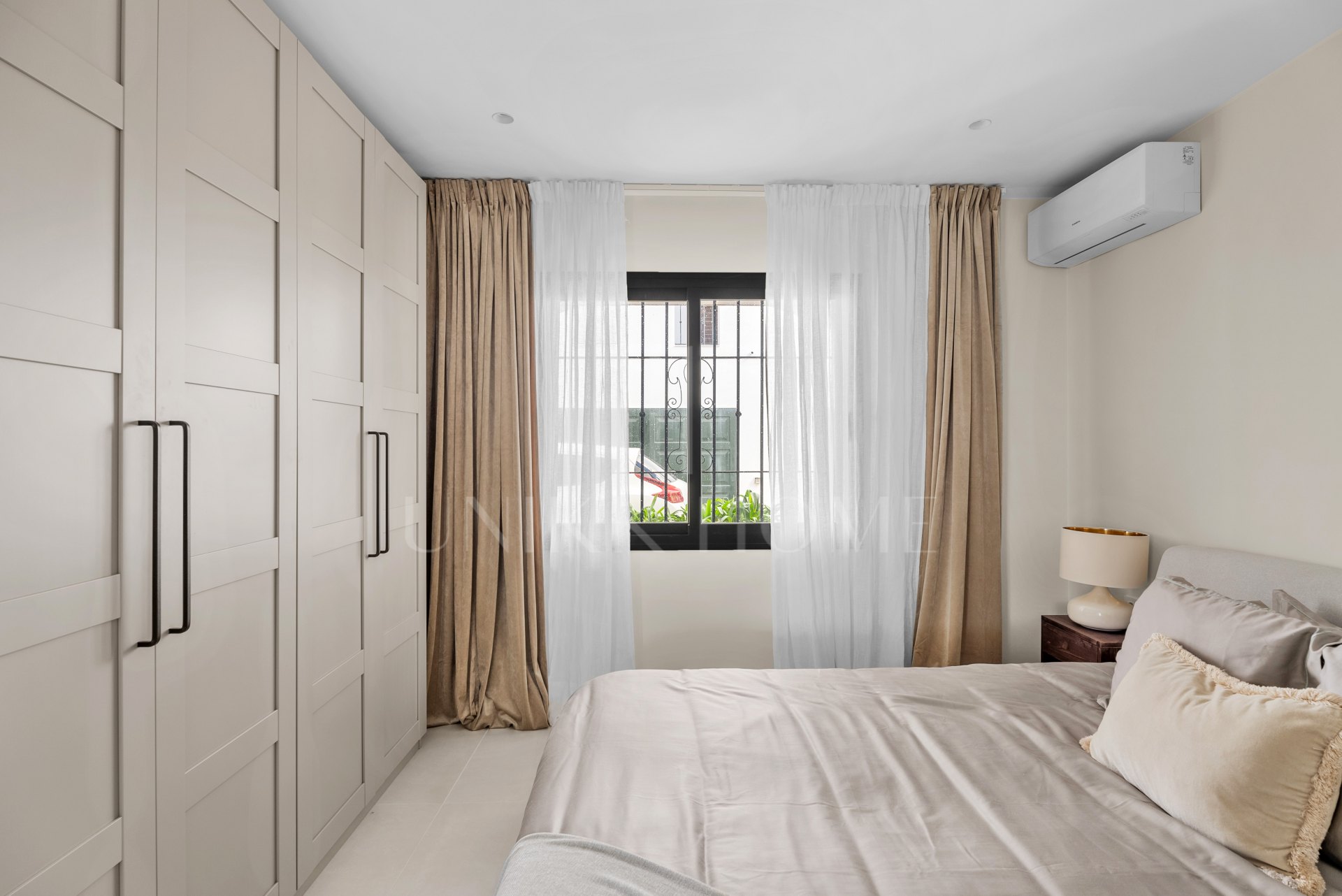 Apartment for sale in Puerto del Almendro, Benahavis