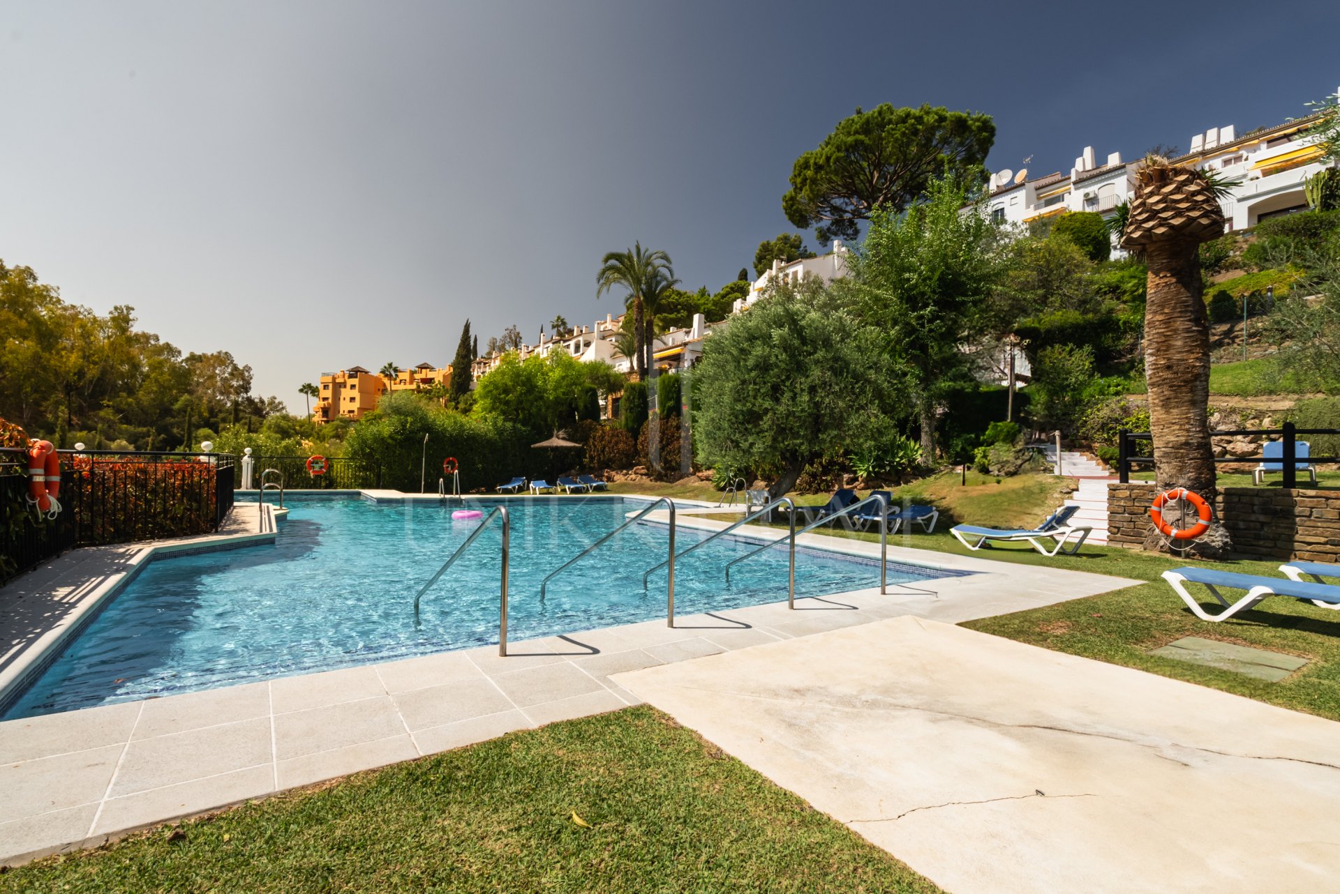 Apartment for sale in Puerto del Almendro, Benahavis