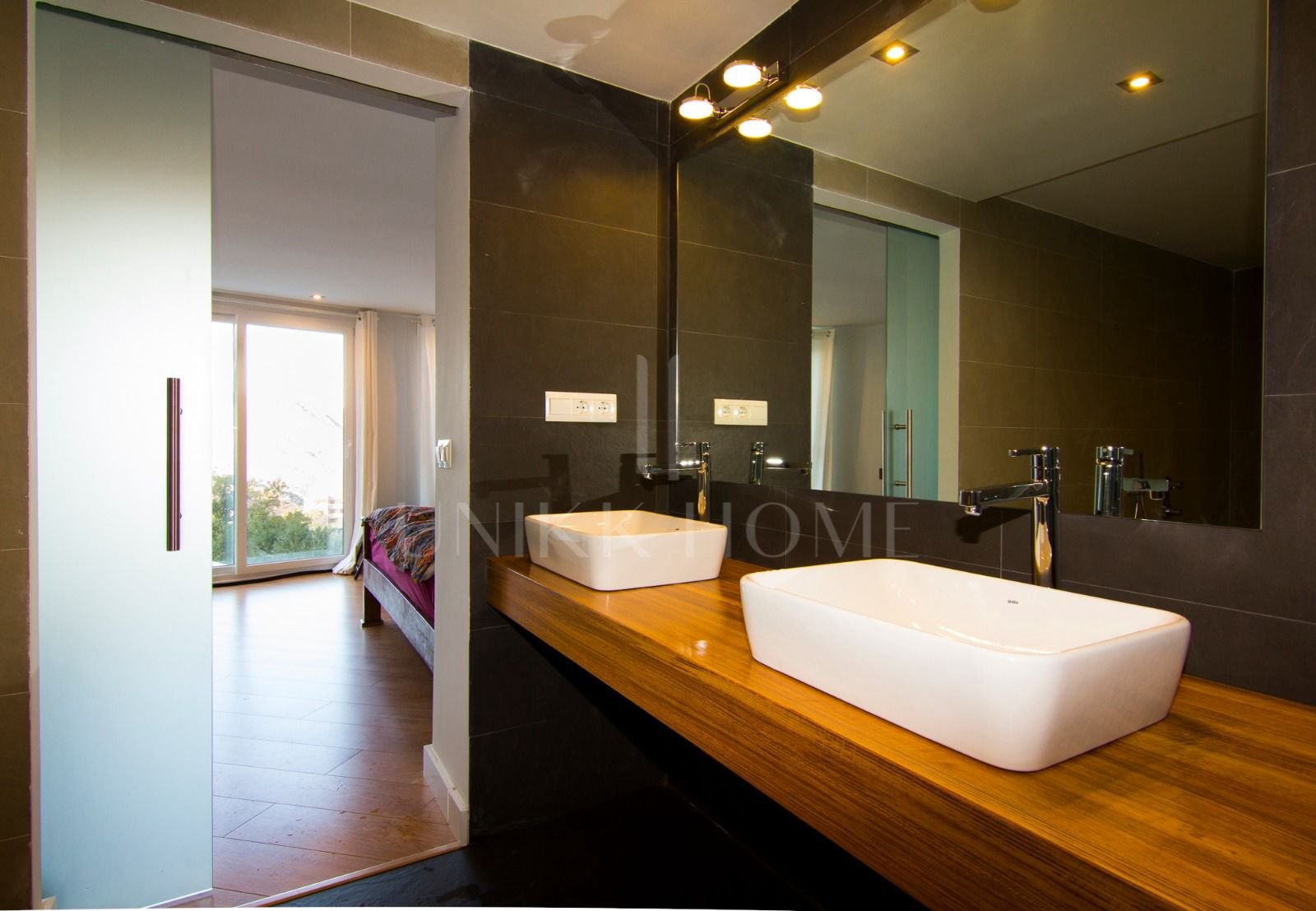 Independent villa in La Mairena with heated swimming pool, solar panels, private garden and excellent seasonal rental potential, set in a peaceful residential area close to Marbella and international schools.