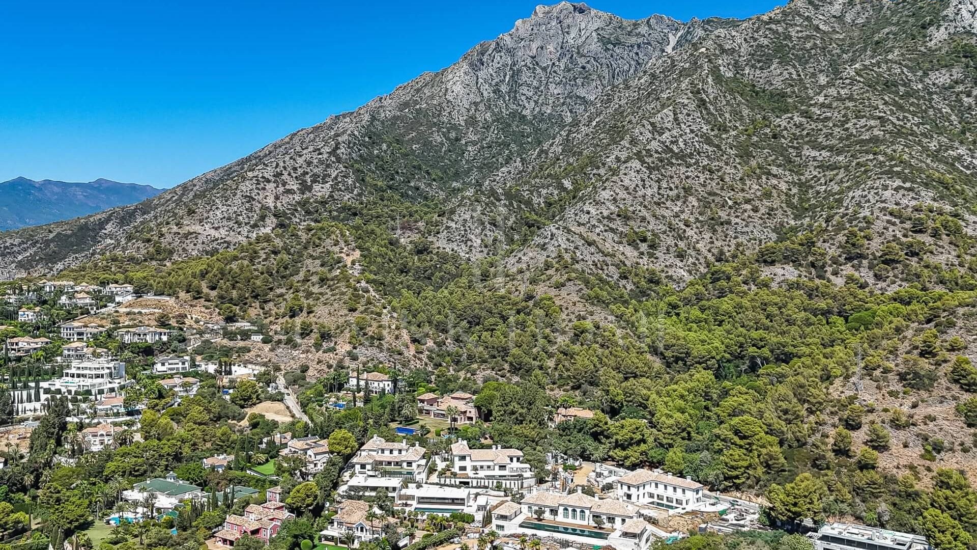 Plot for sale in Cascada de Camojan, Marbella Golden Mile