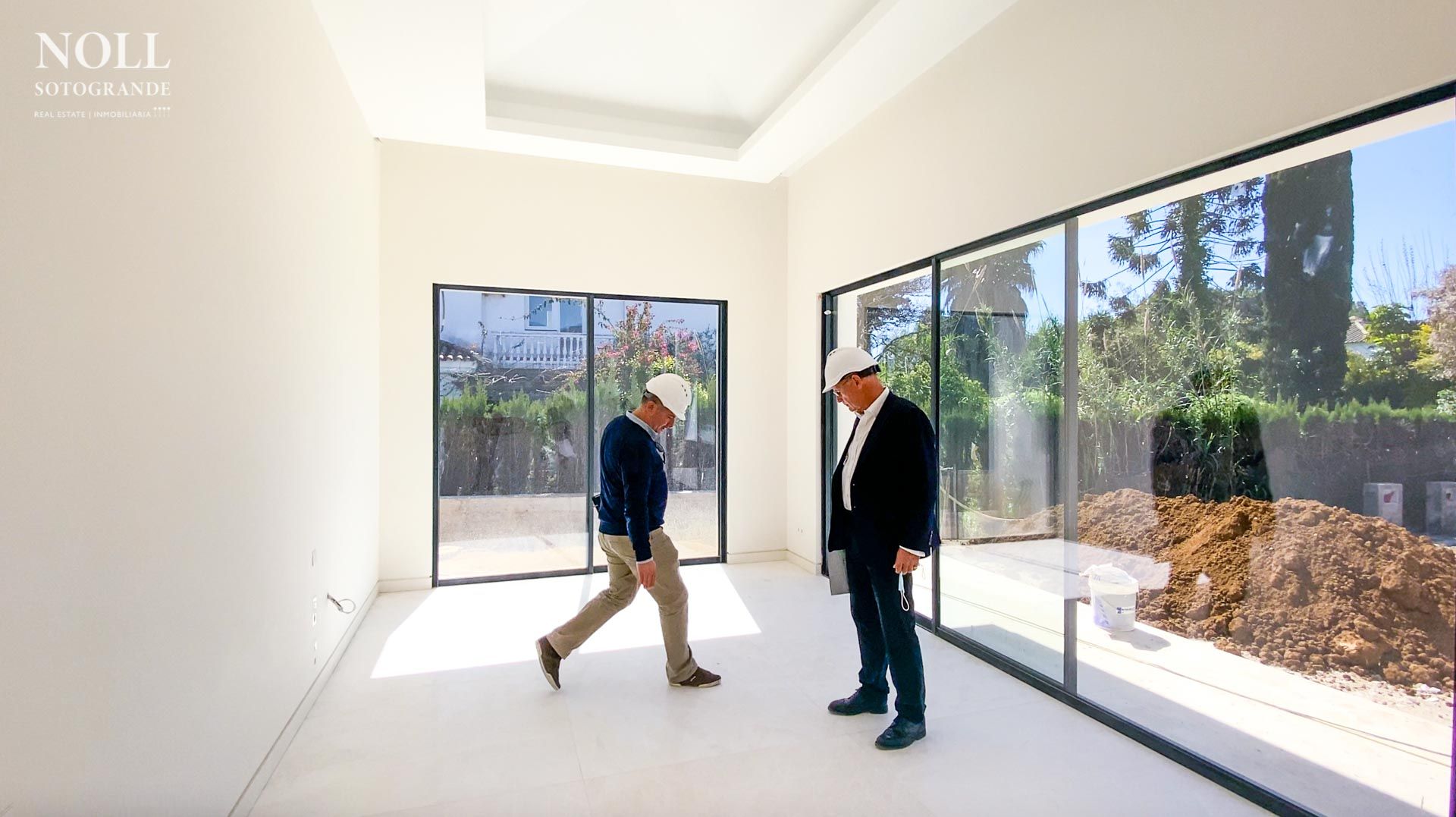 Charles Gubbins interviews Benjumea Architects about the construction of a NEW LUXURY VILLA in Sotogrande, Spain.