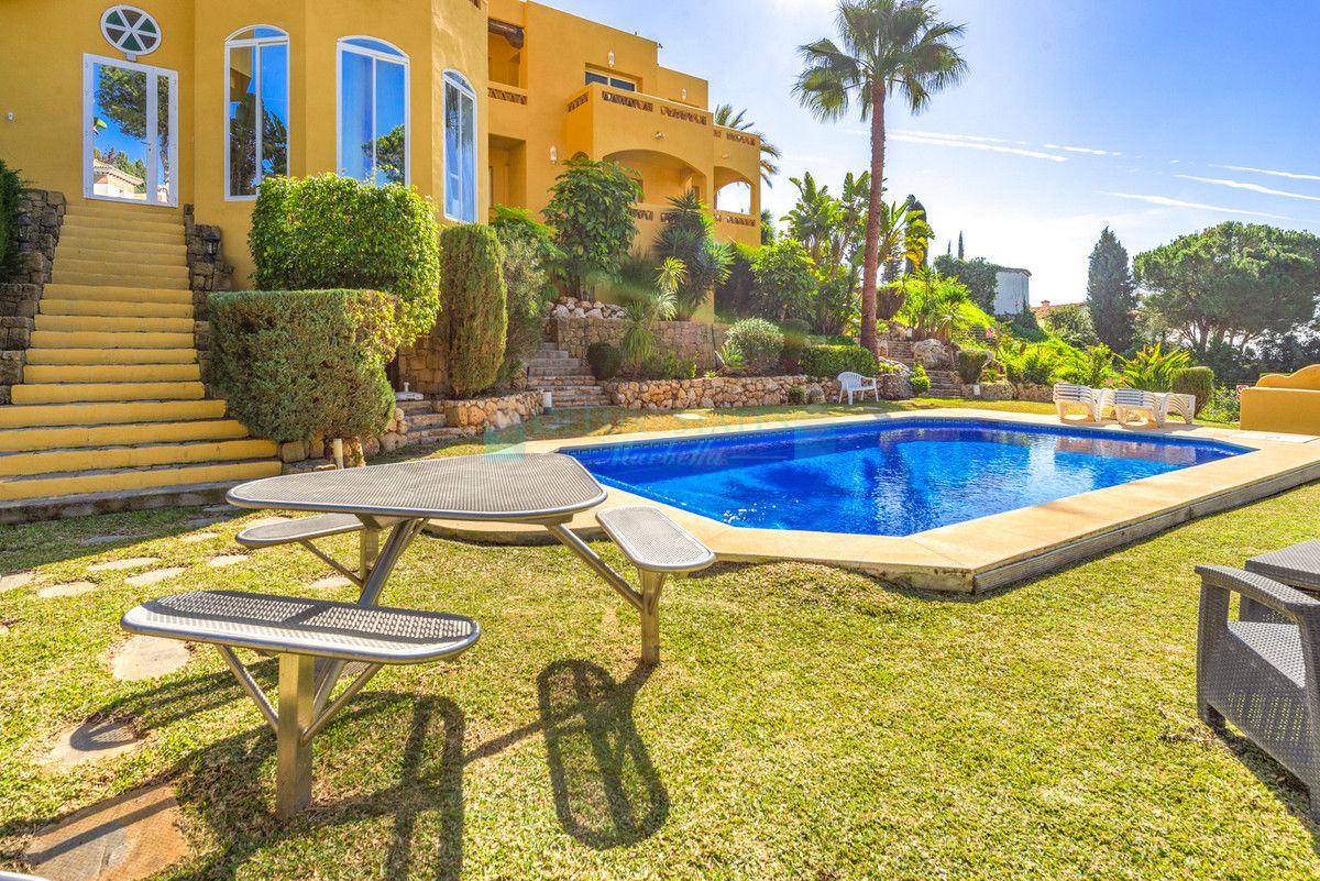 Villa en venta en El Rosario, Marbella Este