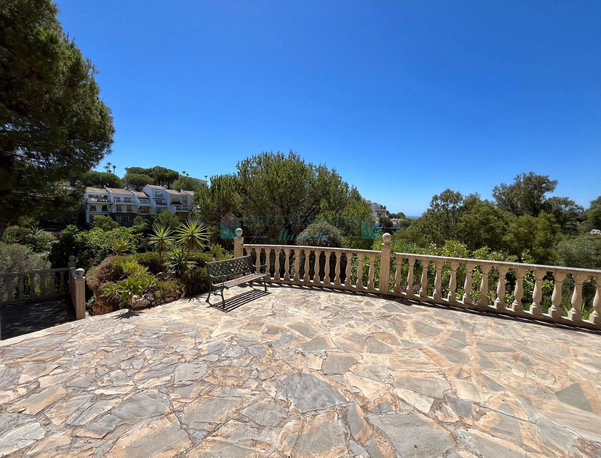 Villa for sale in Benahavis