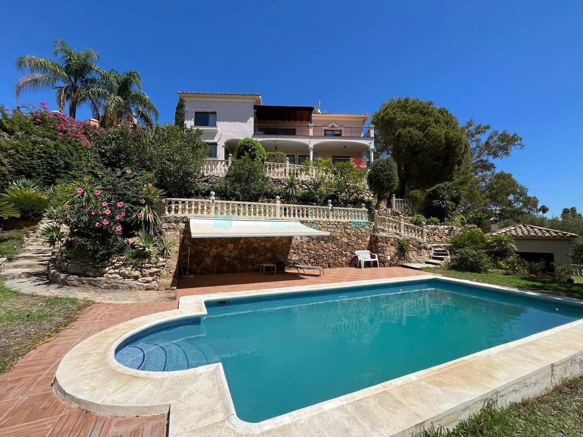 Villa for sale in Benahavis