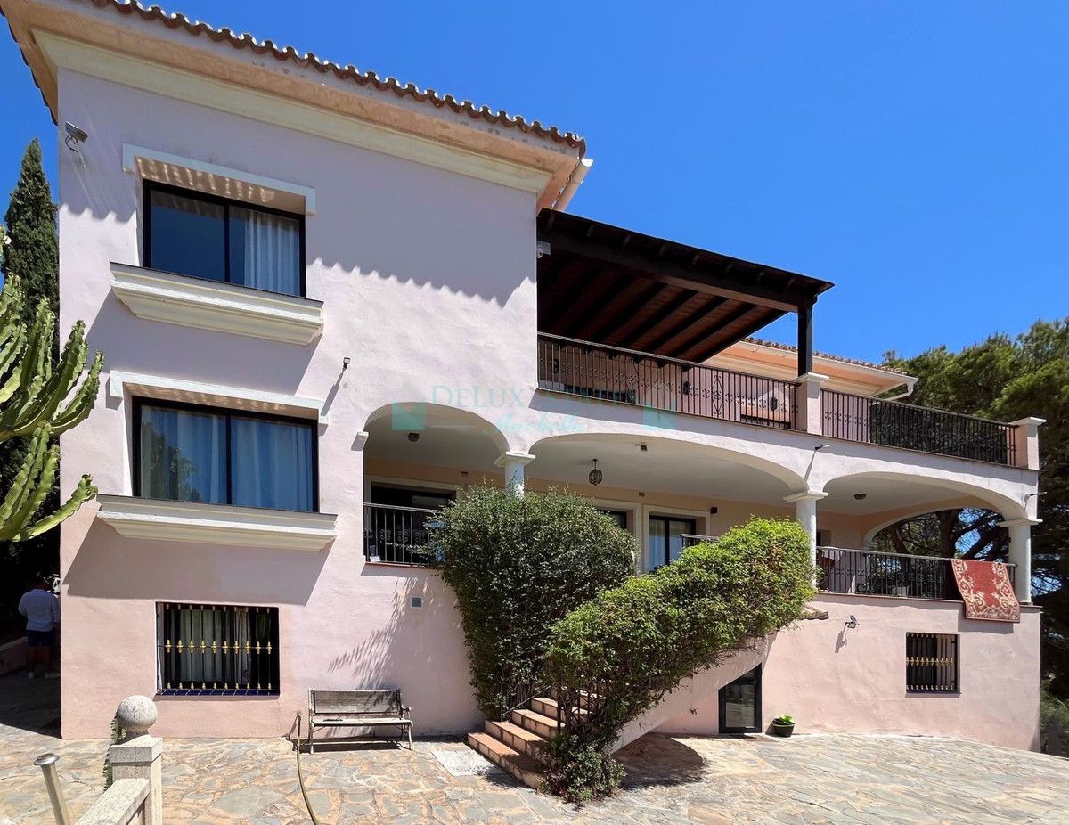 Villa for sale in Benahavis