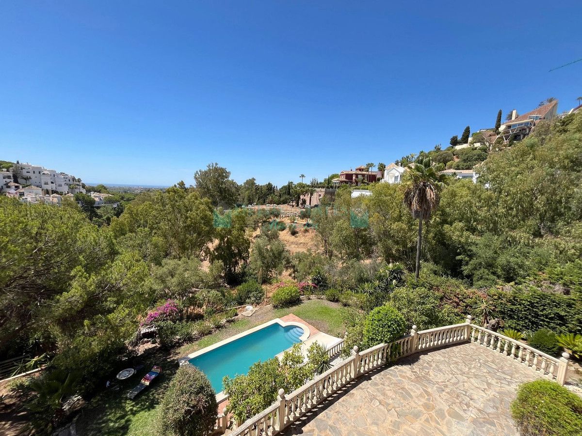 Villa for sale in Benahavis