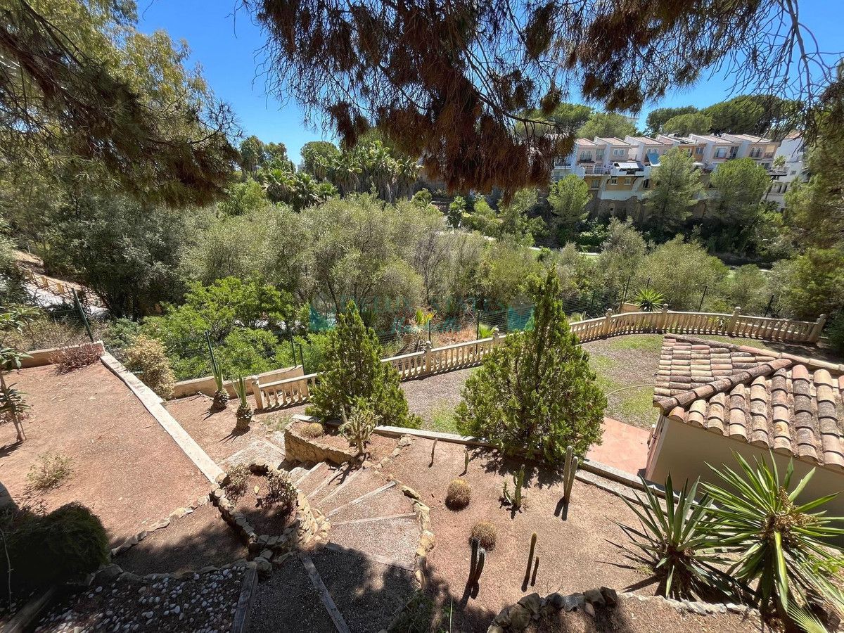 Villa for sale in Benahavis