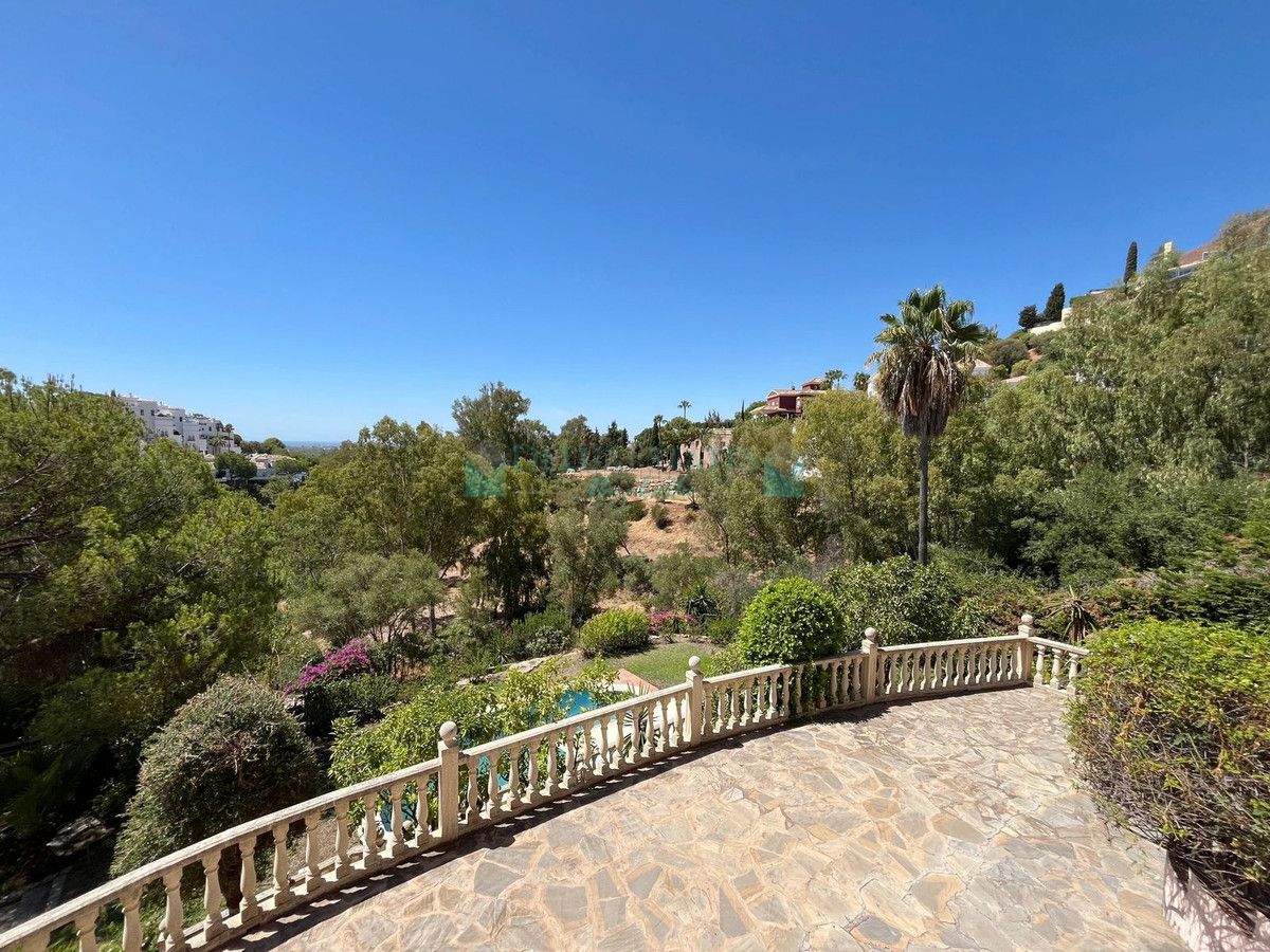 Villa for sale in Benahavis