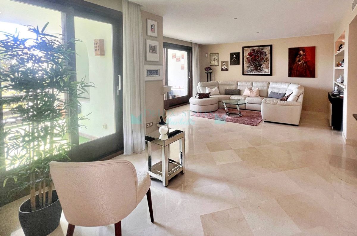 Semi Detached Villa for sale in Benahavis