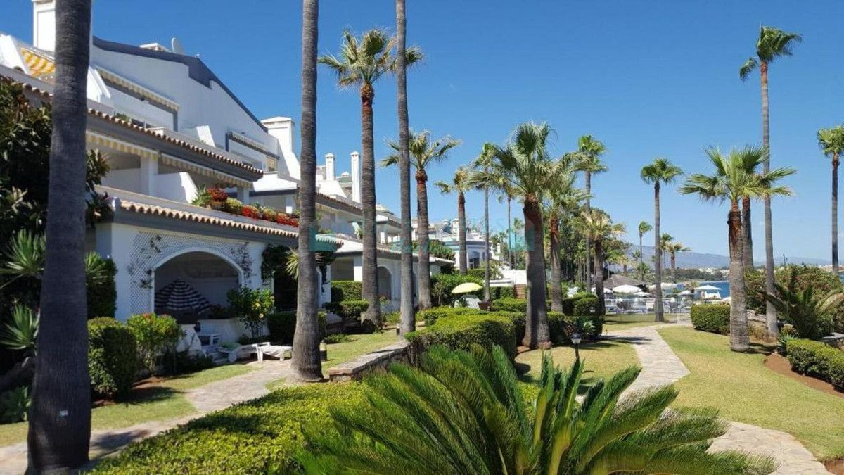 Apartment for sale in Estepona