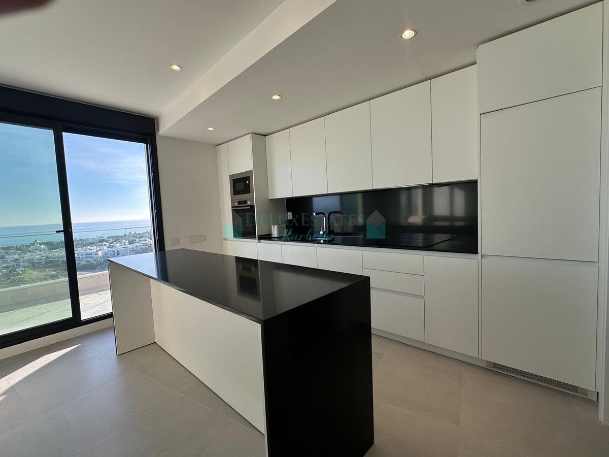 Penthouse for rent in Selwo, Estepona