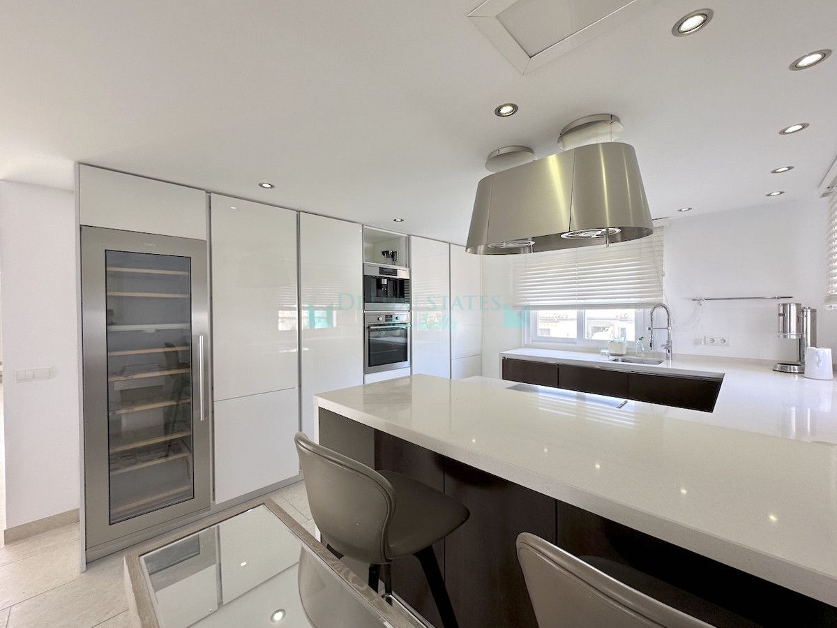 Penthouse for sale in Estepona