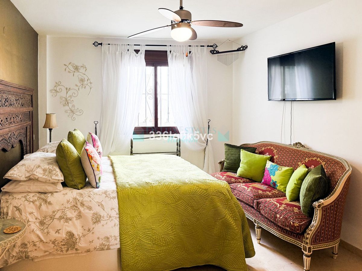 Ground Floor Apartment for sale in Benahavis