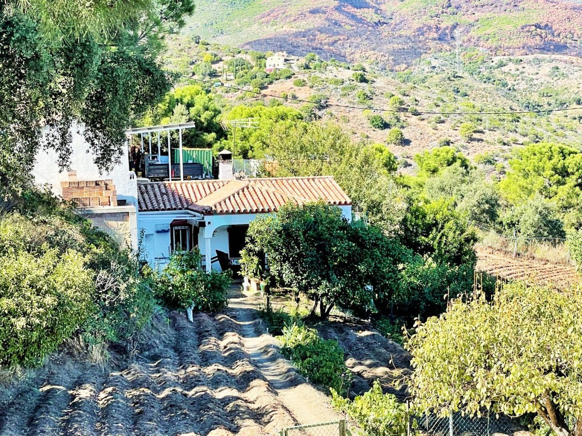 Villa for sale in Estepona