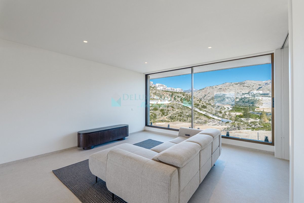 Apartment for sale in Benahavis