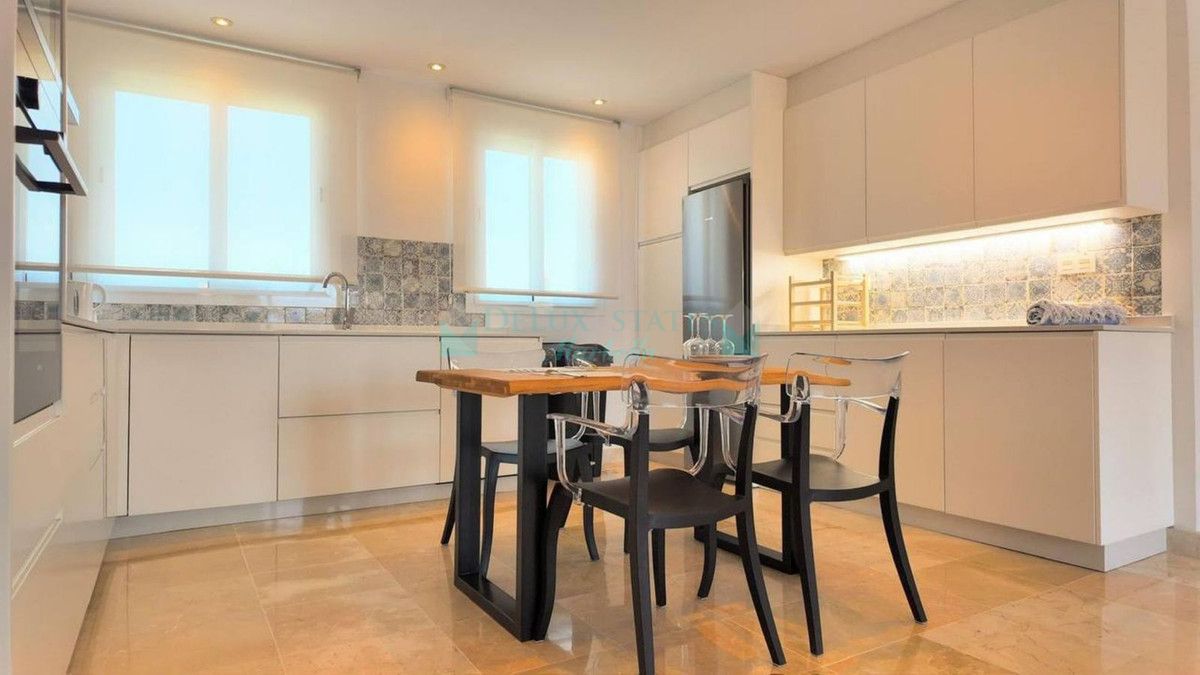 Penthouse for rent in El Paraiso, Estepona
