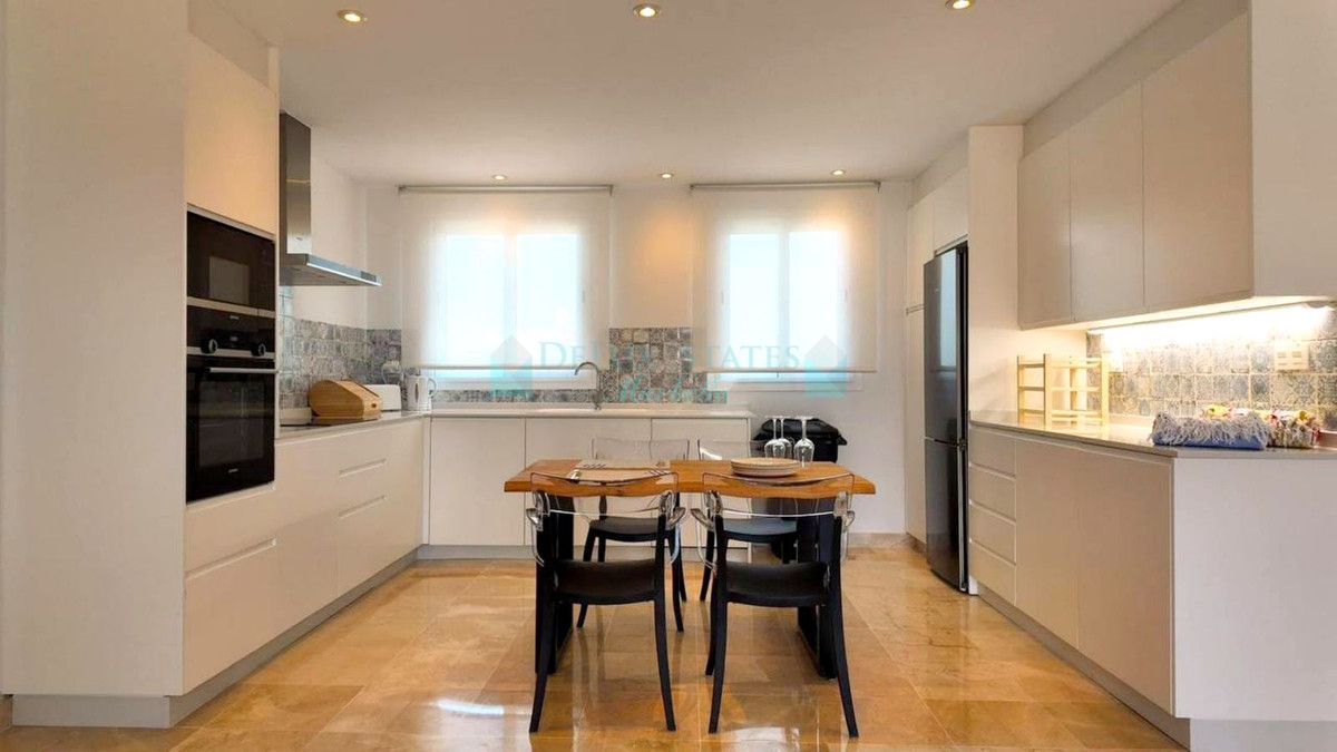 Penthouse for rent in El Paraiso, Estepona
