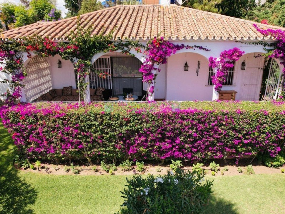 Villa for sale in Marbesa, Marbella East