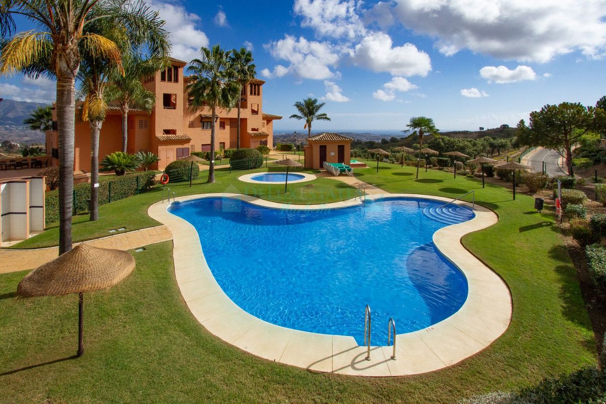 Apartment for sale in La Mairena, Marbella East