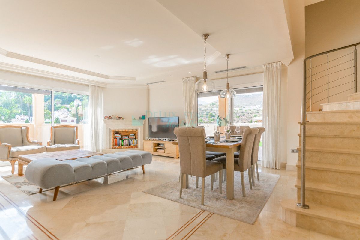 Penthouse for sale in Nueva Andalucia