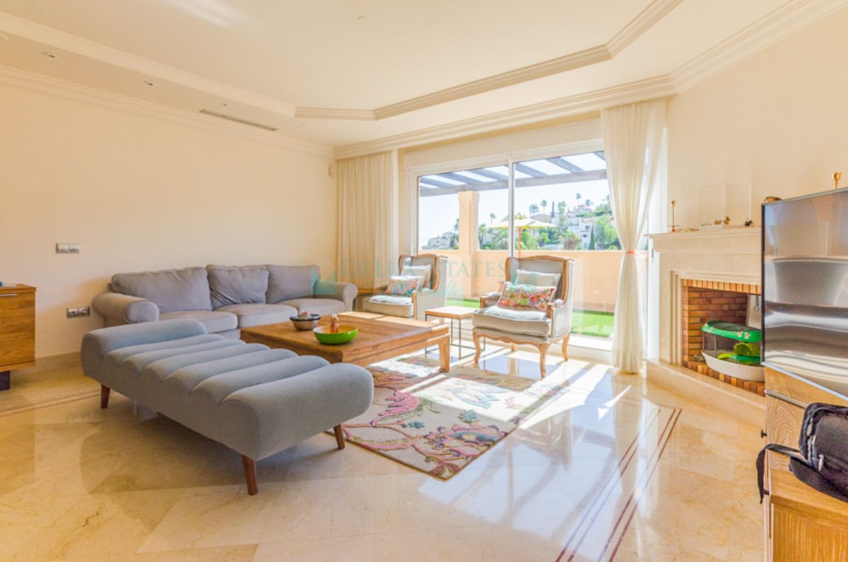 Penthouse for sale in Nueva Andalucia