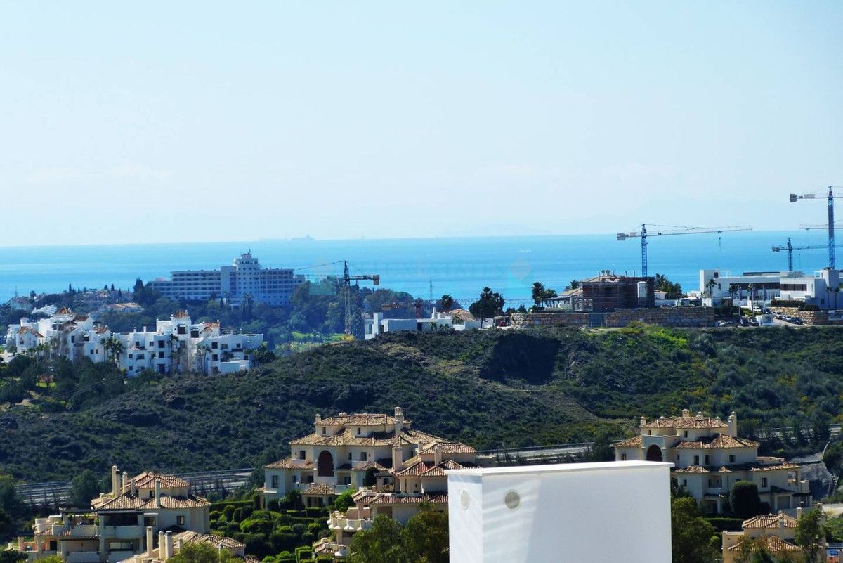 Apartment for sale in Los Arqueros, Benahavis