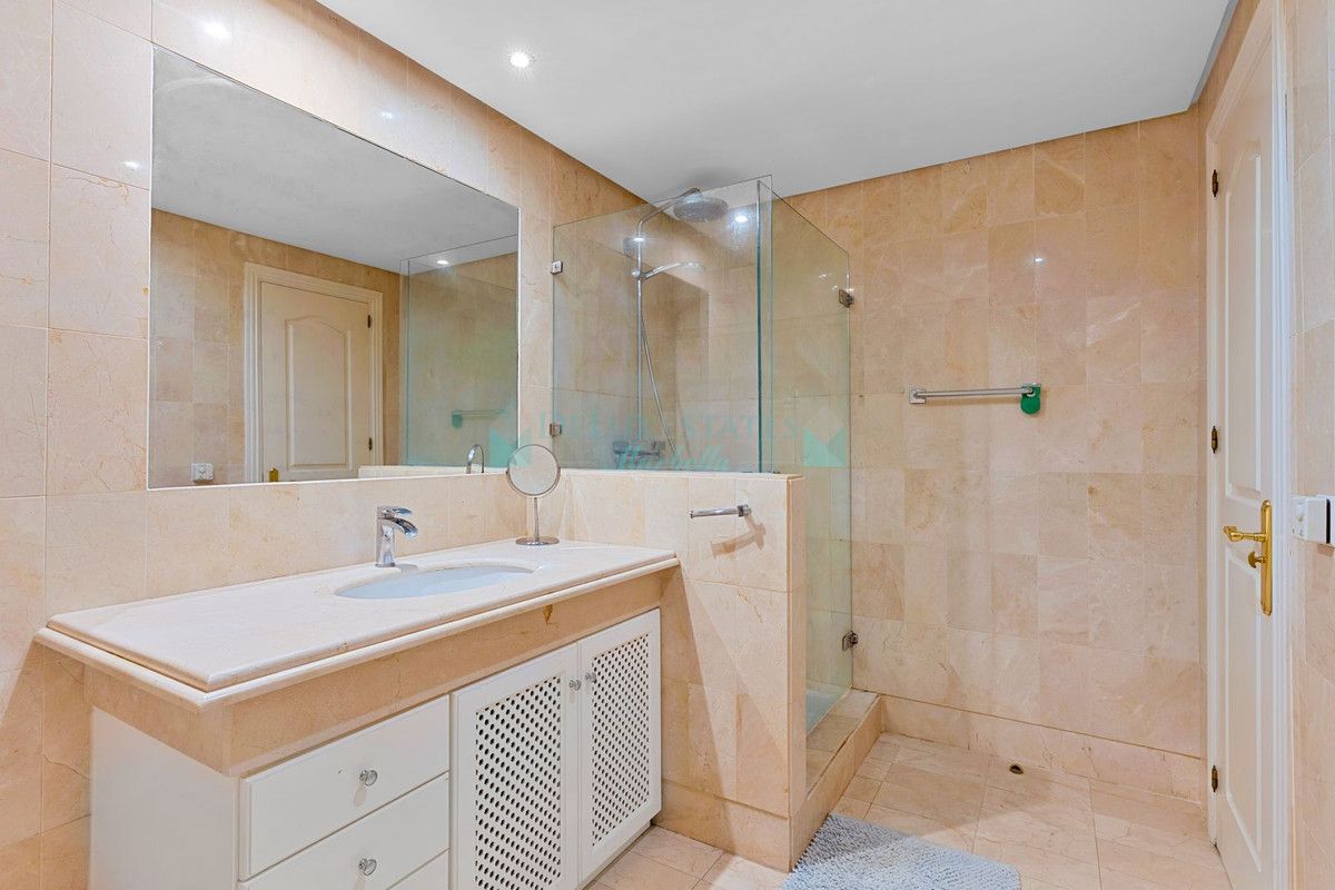 Ground Floor Apartment for sale in Sierra Blanca, Marbella Golden Mile