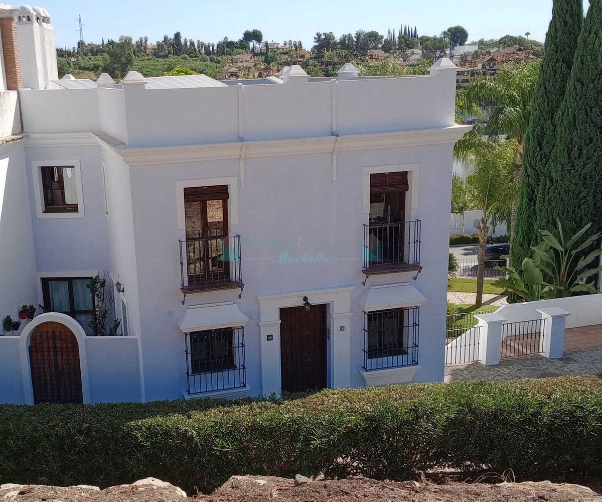 Villa Pareada en venta en Estepona