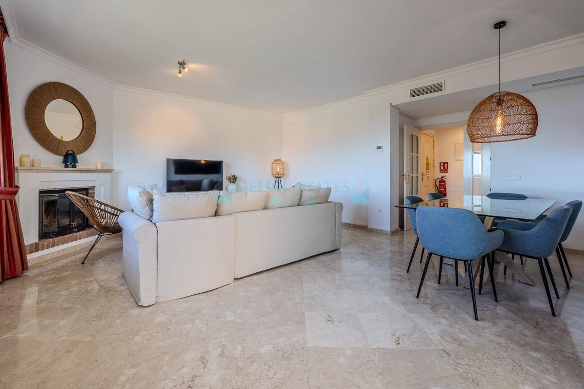 Penthouse for sale in La Mairena, Marbella East